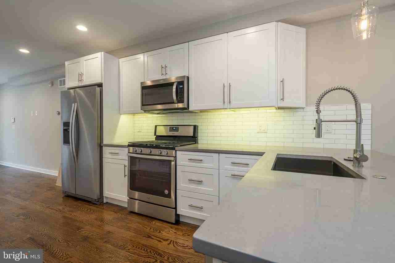 1641 Fitzwater St Unit A - Photo 3 of 33