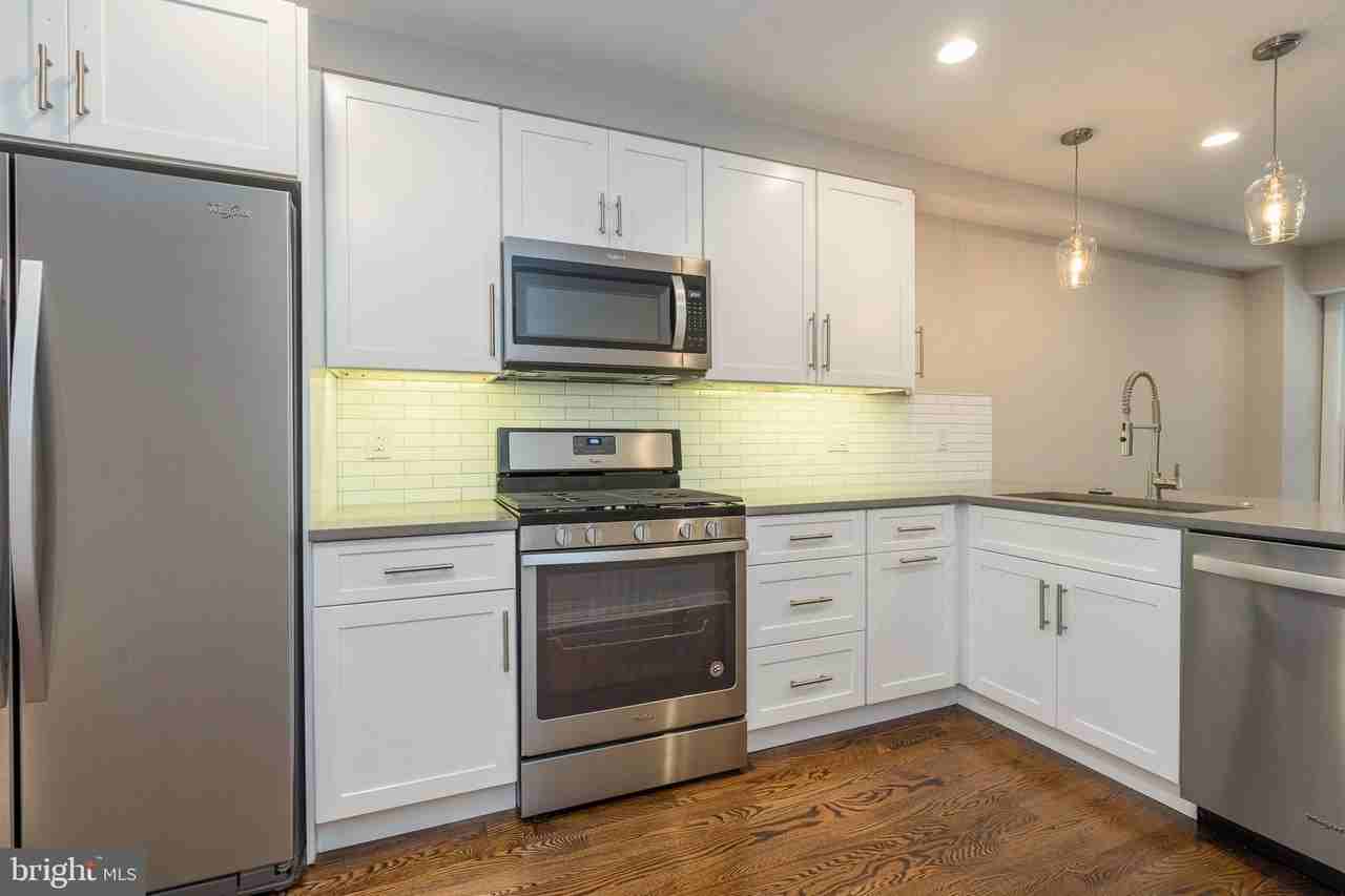 1641 Fitzwater St Unit A - Photo 4 of 33