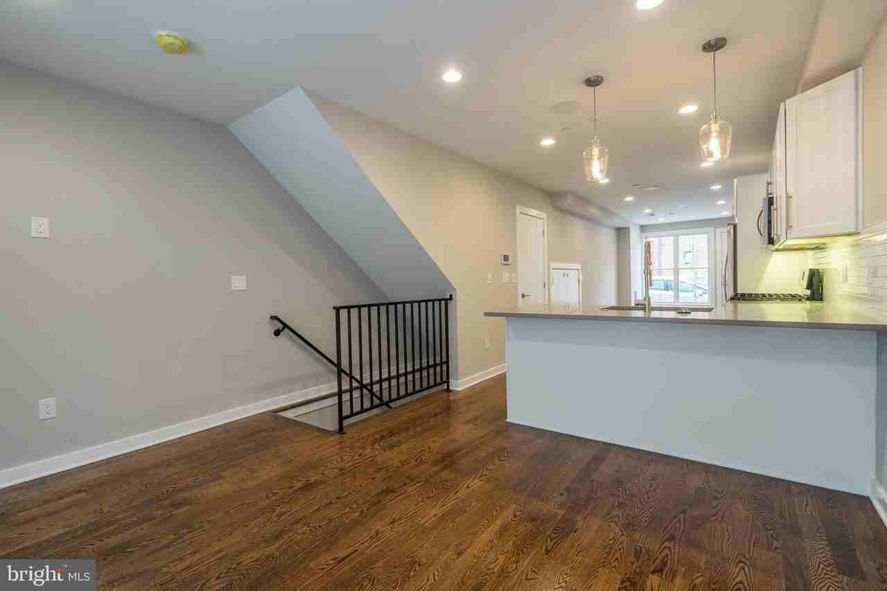 1641 Fitzwater St Unit A - Photo 5 of 33