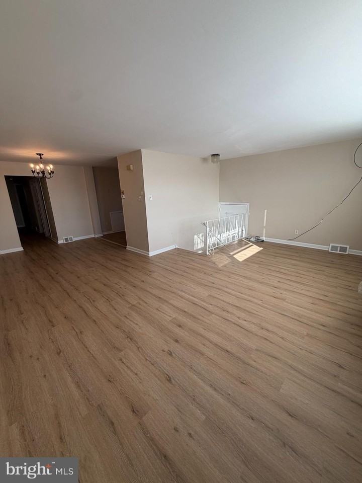 2343 Hoffnagle St - Photo 2 of 14