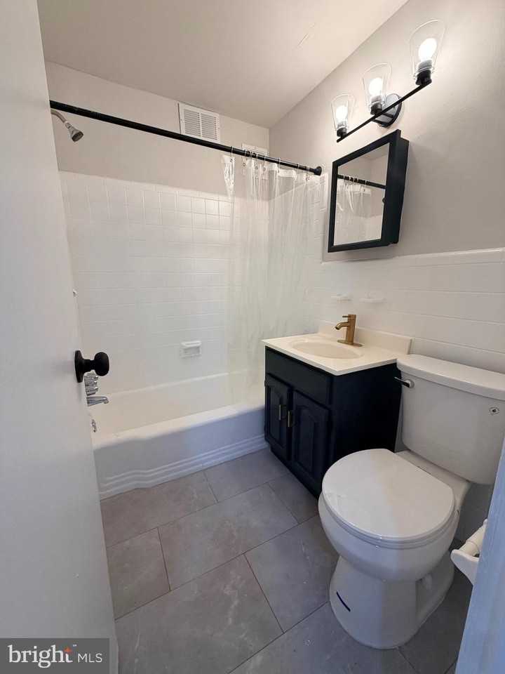 714 Rhawn St Unit 8 - Photo 3 of 3