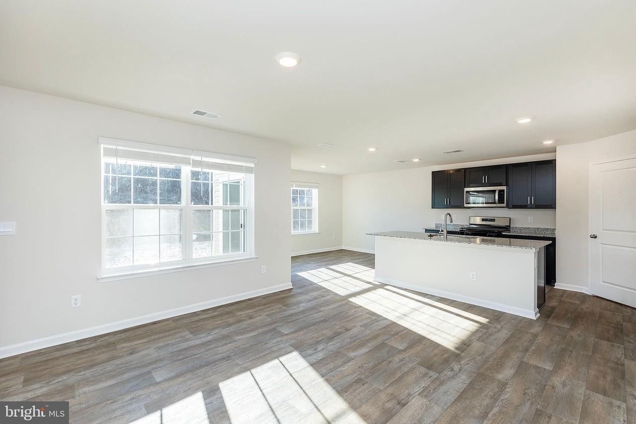 5215 Crooked Ln - Photo 3 of 33