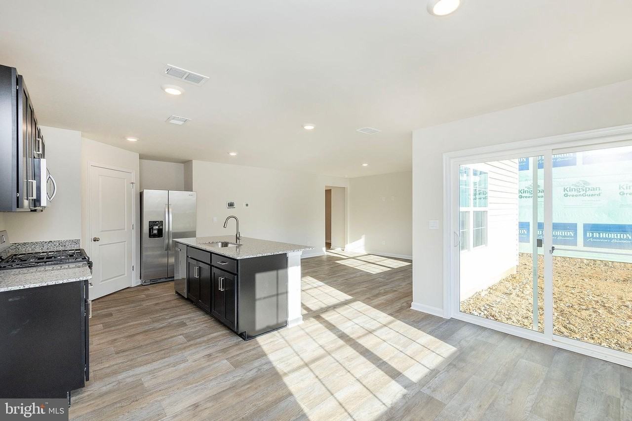 5215 Crooked Ln - Photo 4 of 33