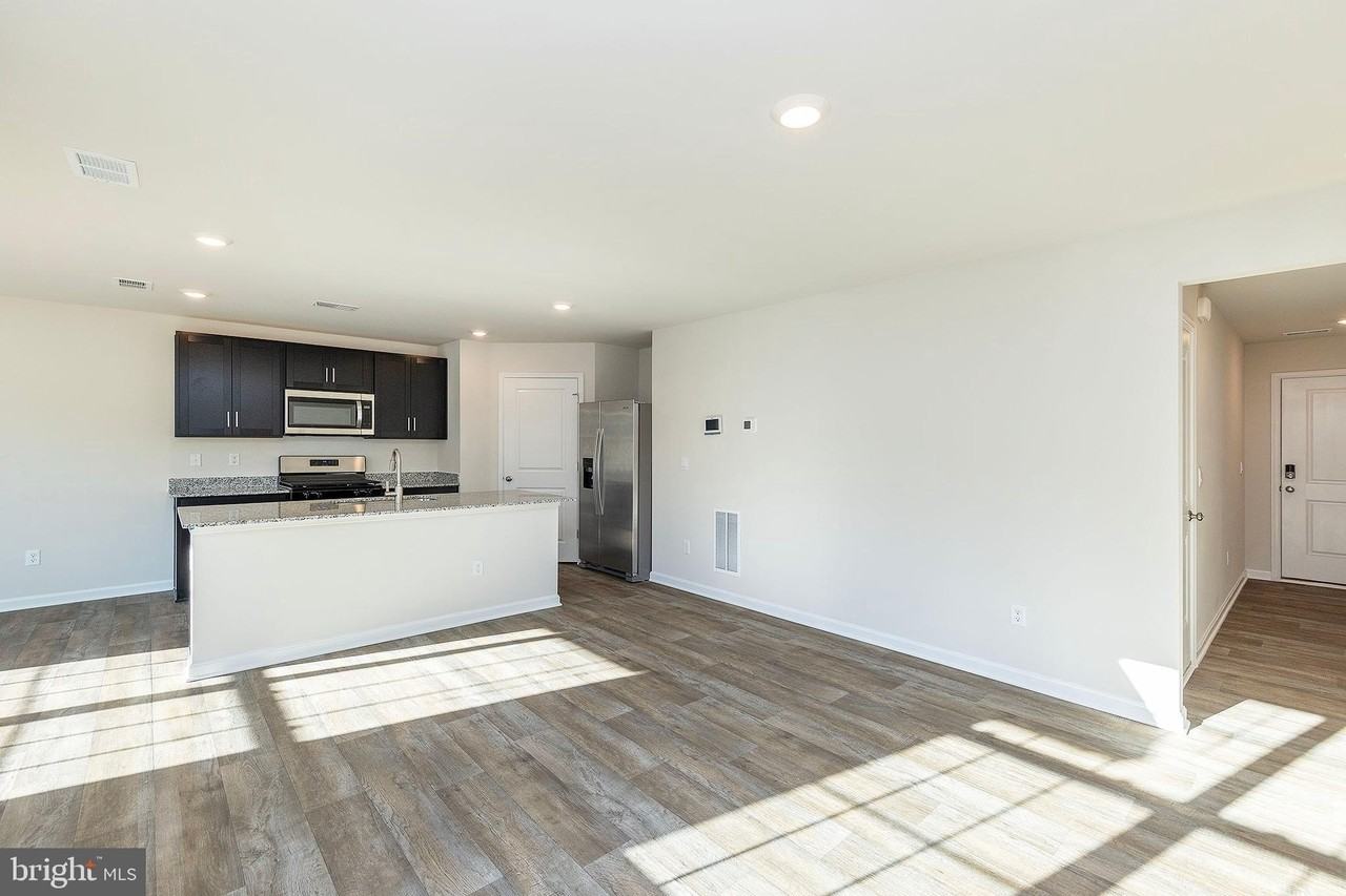 5215 Crooked Ln - Photo 5 of 33