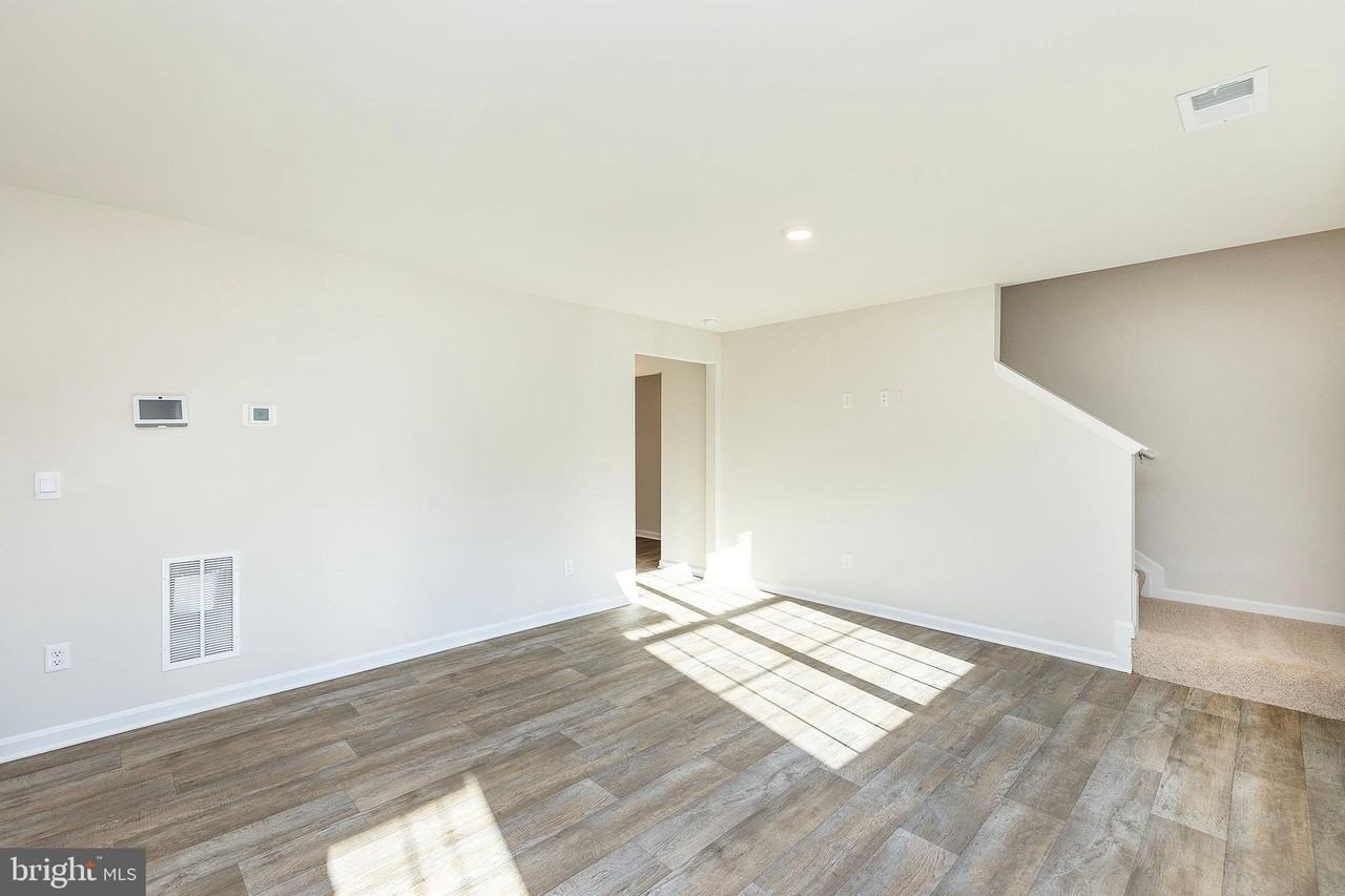 5215 Crooked Ln - Photo 6 of 33