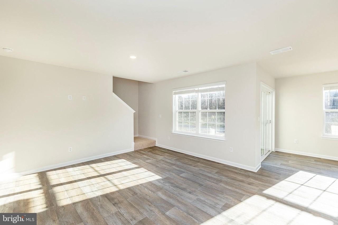 5215 Crooked Ln - Photo 7 of 33