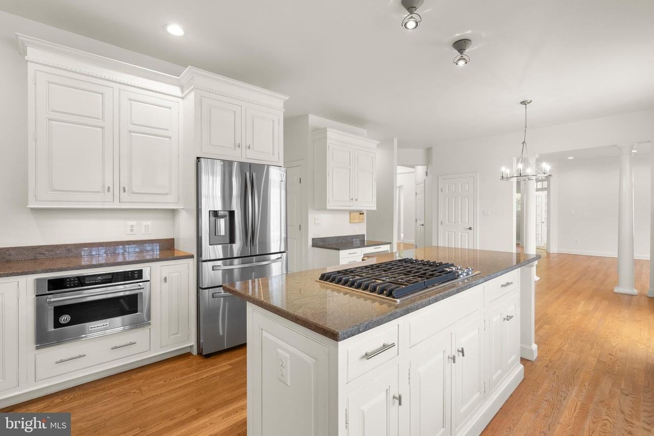 6058 Sugarstone Ct - Photo 4 of 36