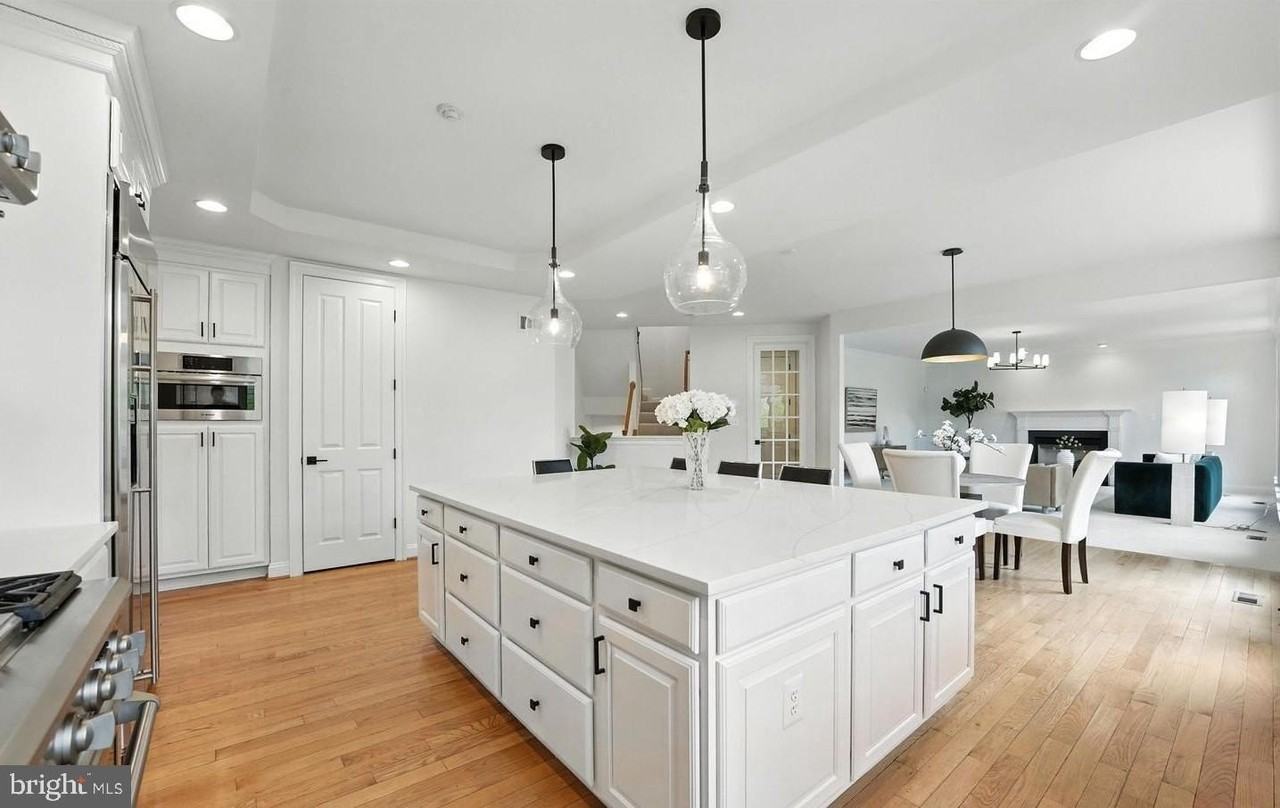 6634 Brawner St - Photo 3 of 17