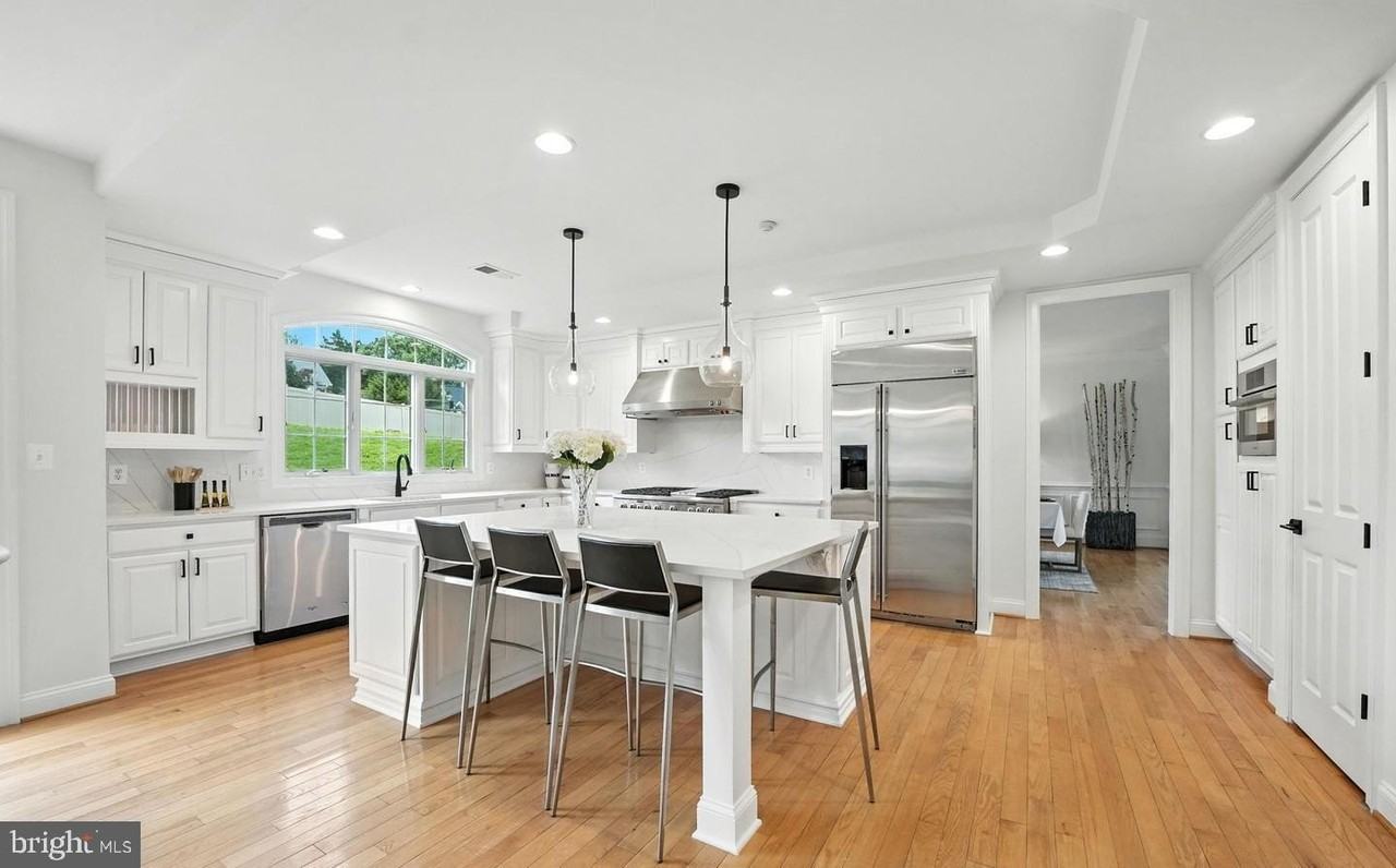 6634 Brawner St - Photo 4 of 17