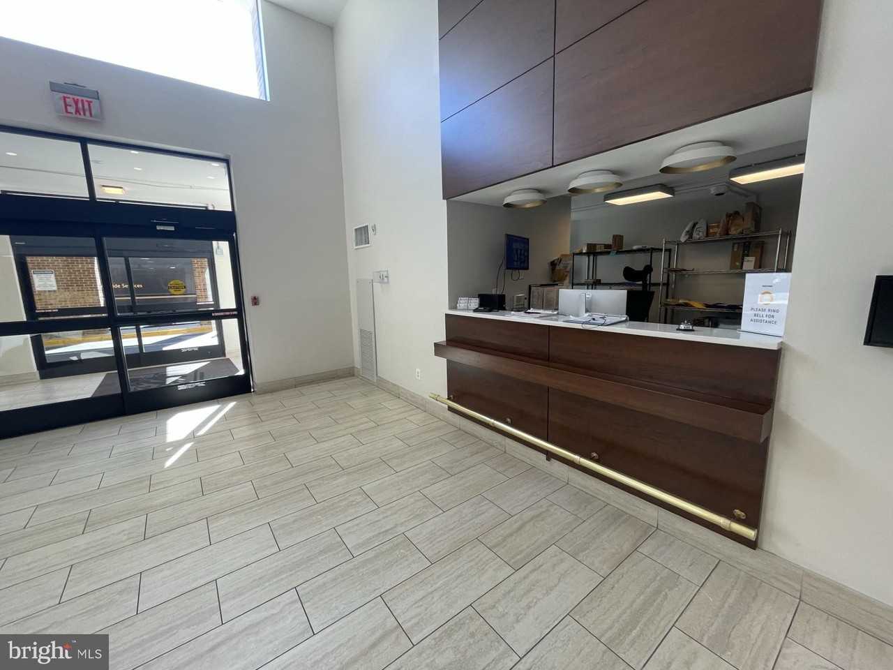 2300 Pimmit Dr Apt 411 - Photo 4 of 18