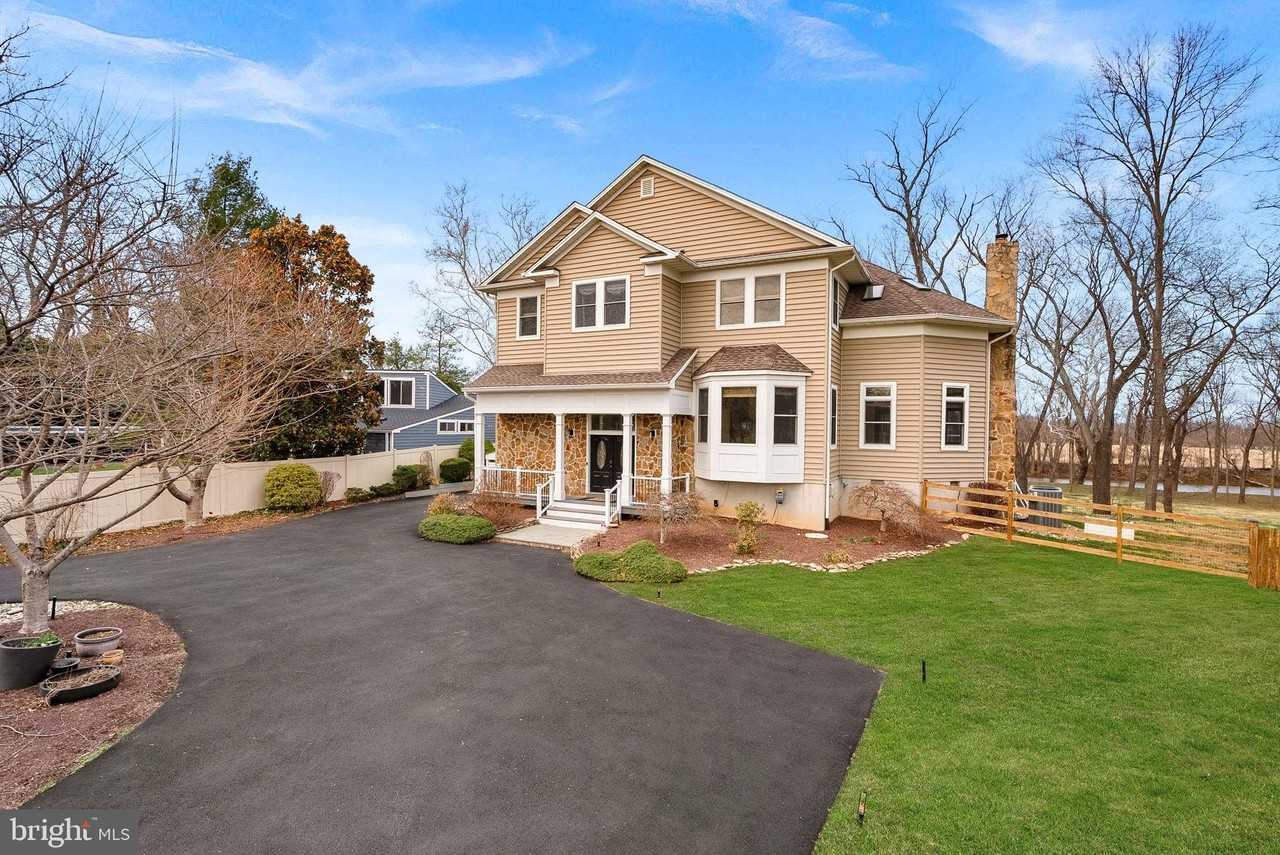 19451 Youngs Cliff Rd - Photo 3 of 50