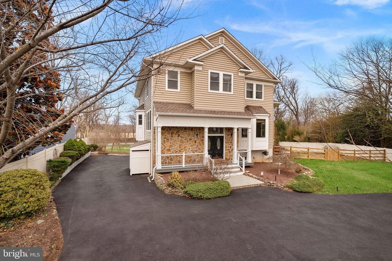 19451 Youngs Cliff Rd - Photo 5 of 50