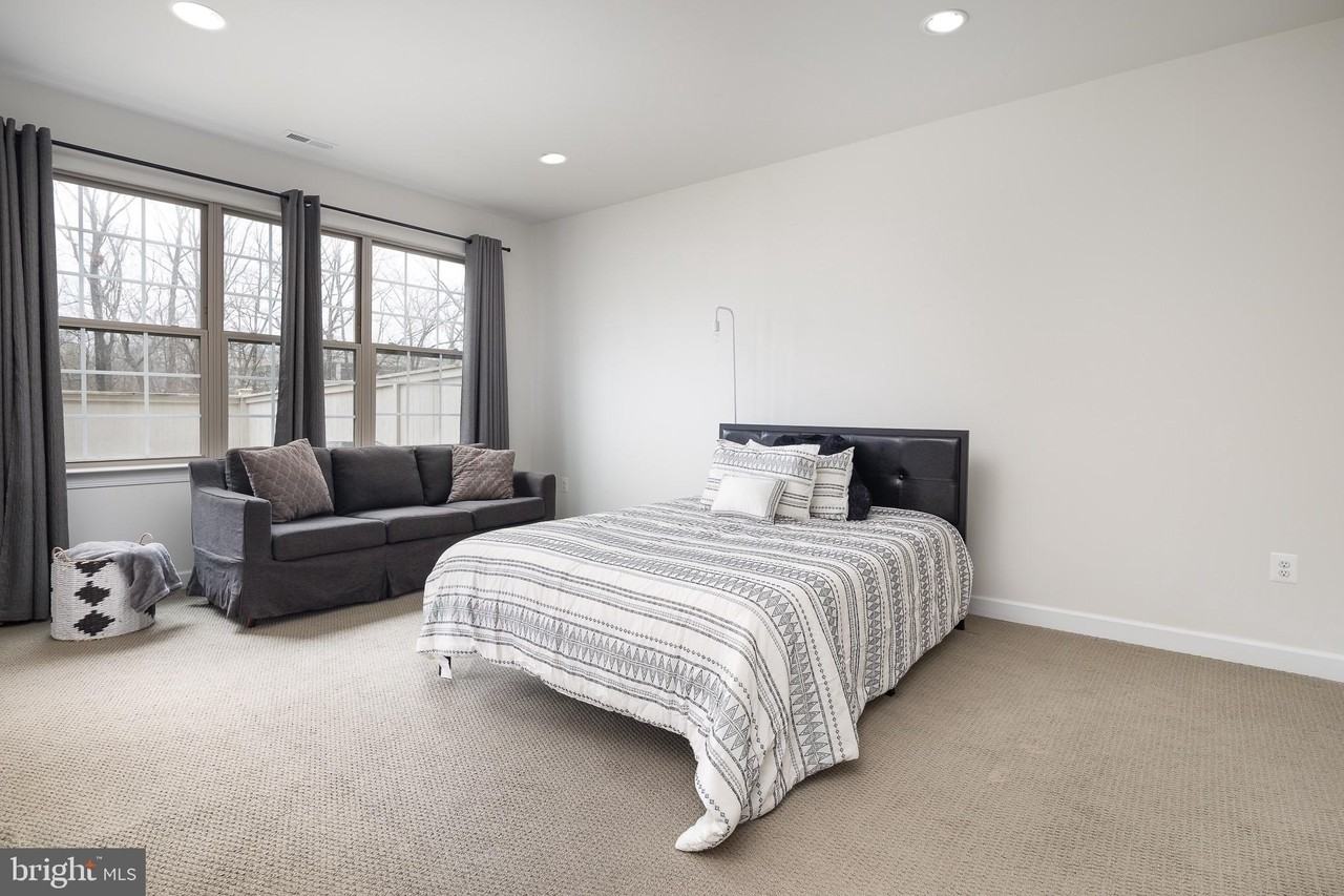 7933 Turtle Creek Cir - Photo 7 of 50