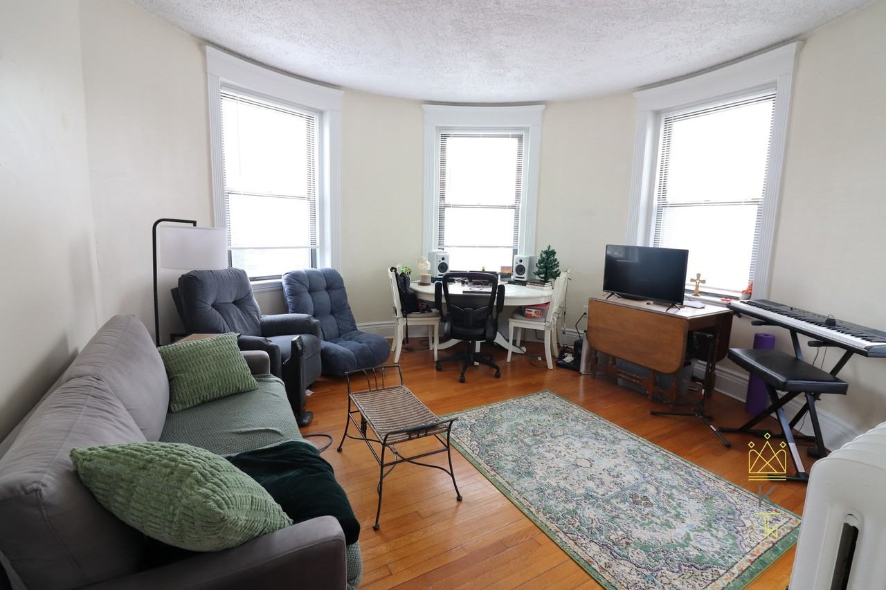 1963 Commonwealth Ave #4