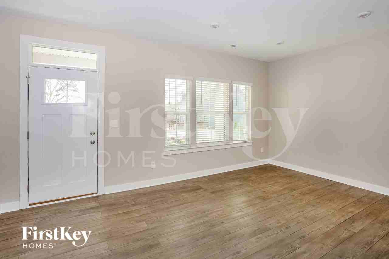 1880 Tacoma Way - Photo 3 of 19