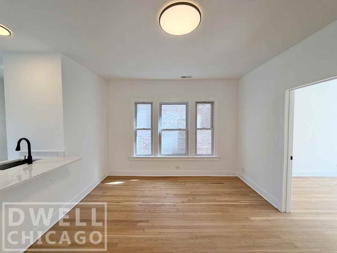 1522 W Ardmore Ave #2E