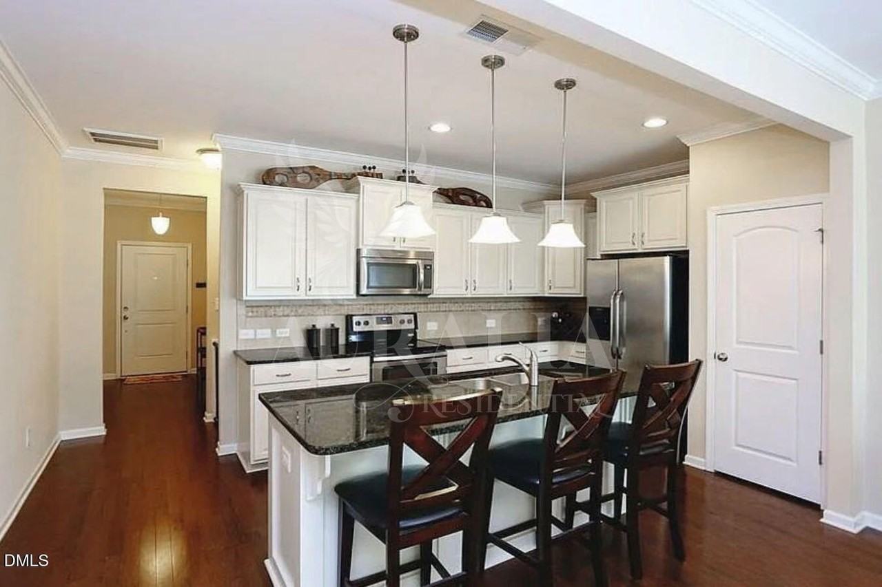 451 Shakespeare Dr - Photo 2 of 13