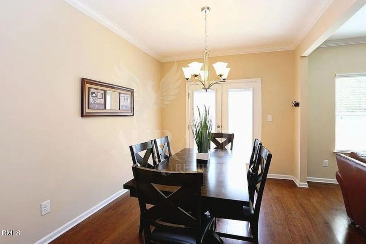 451 Shakespeare Dr - Photo 4 of 13