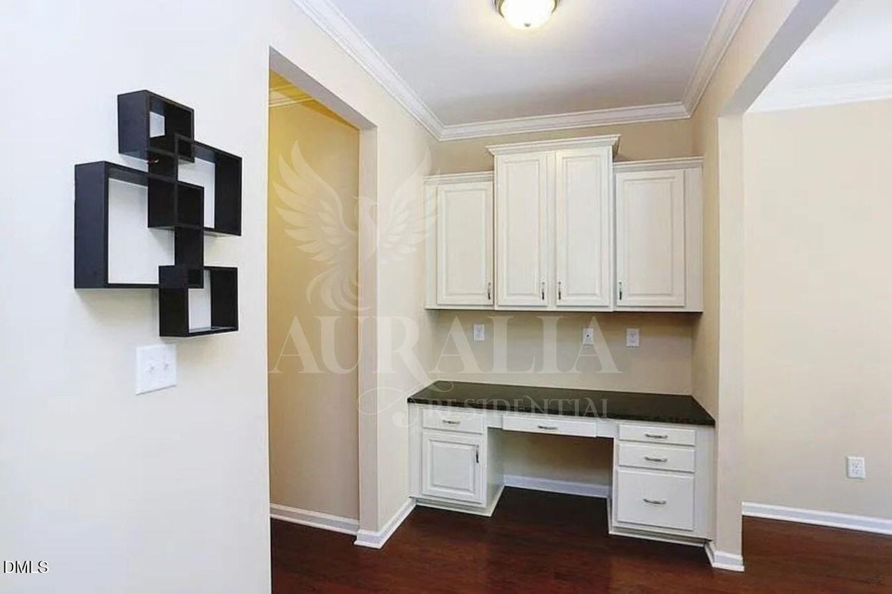 451 Shakespeare Dr - Photo 6 of 13