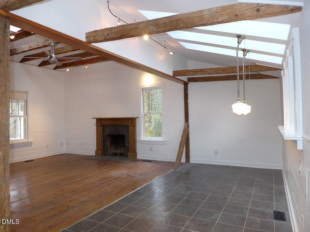 917 Phils Creek Rd - Photo 5 of 30