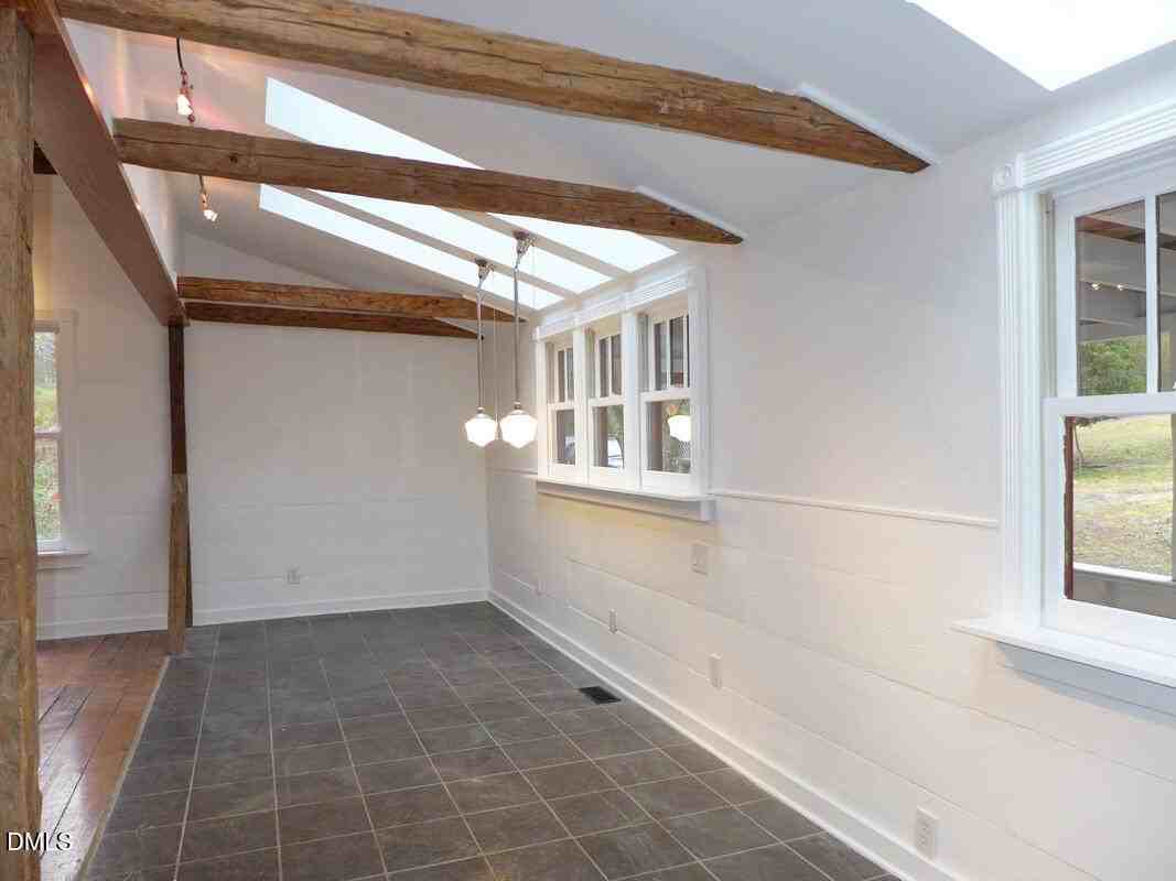 917 Phils Creek Rd - Photo 6 of 30