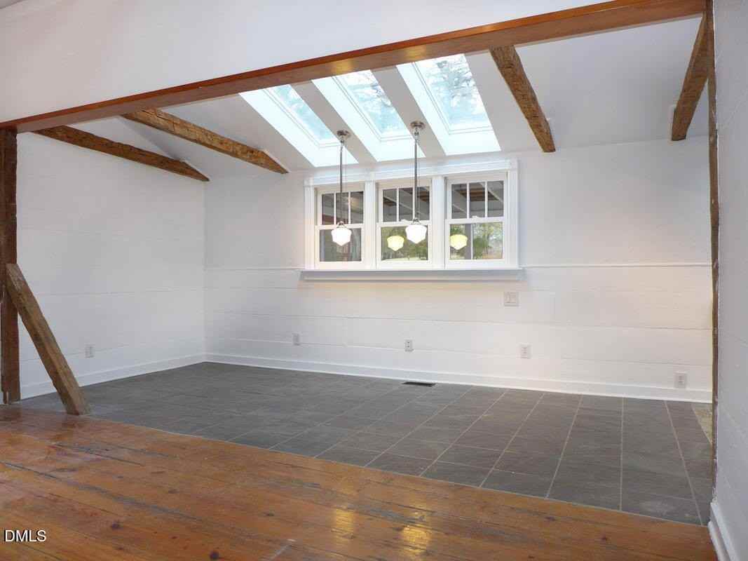 917 Phils Creek Rd - Photo 7 of 30