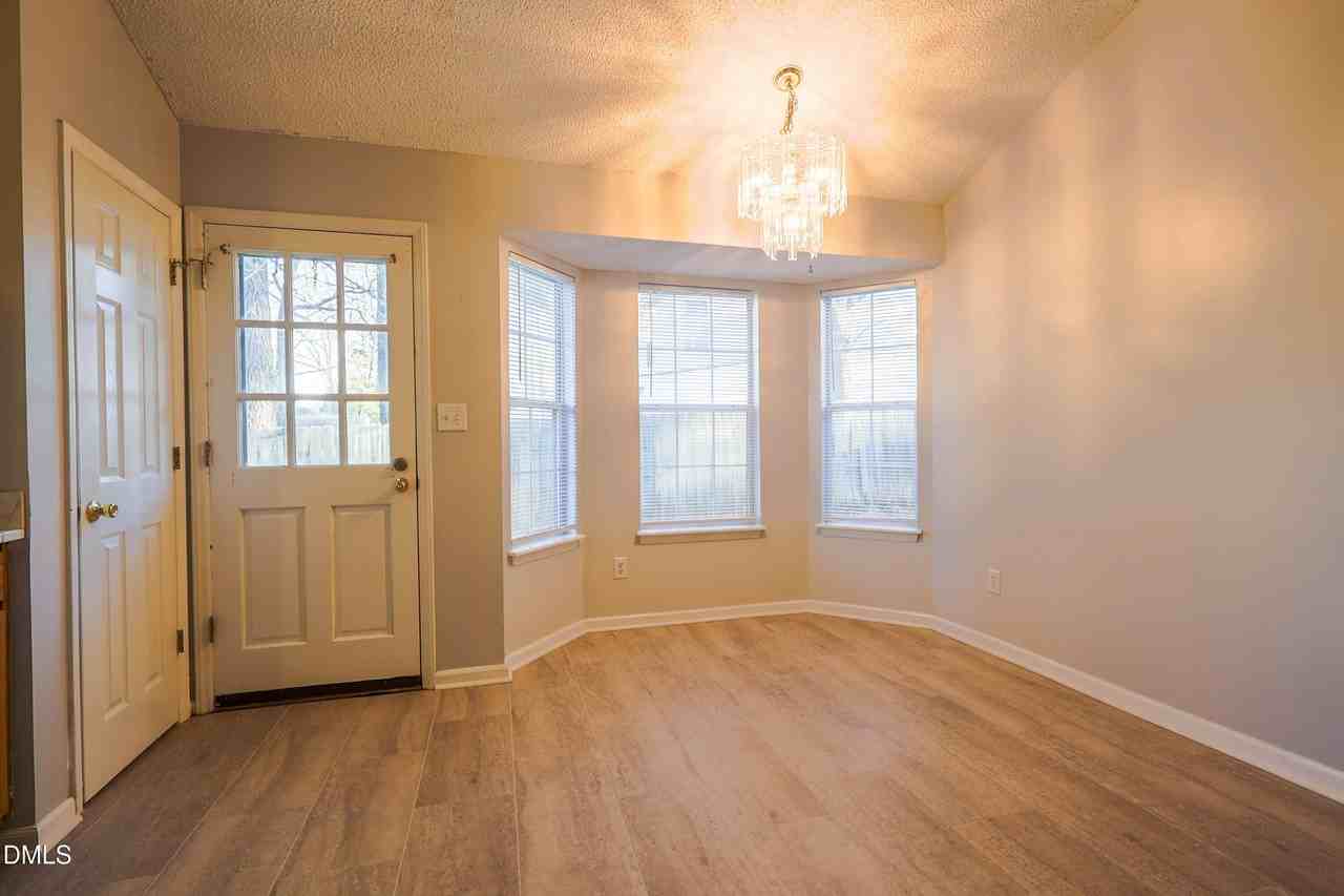 409 Earp St - Photo 4 of 8