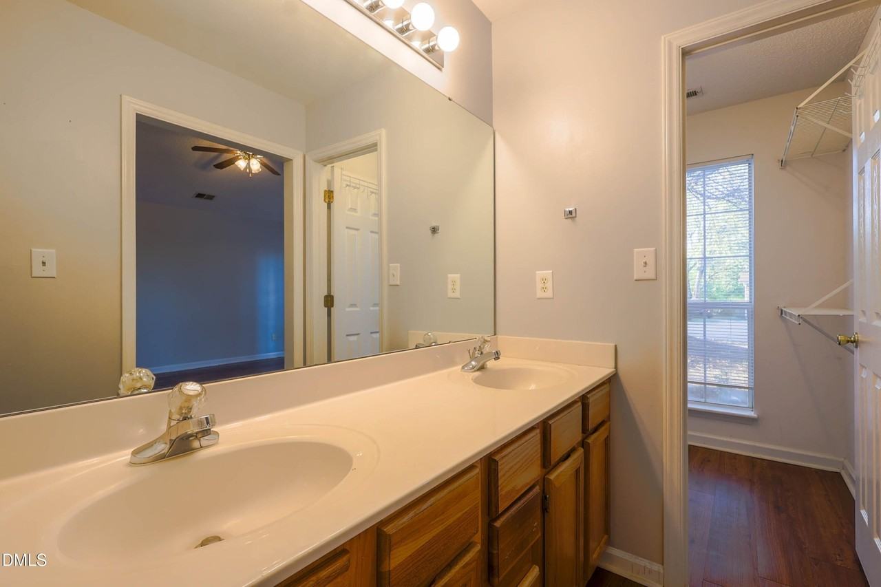 409 Earp St - Photo 7 of 8