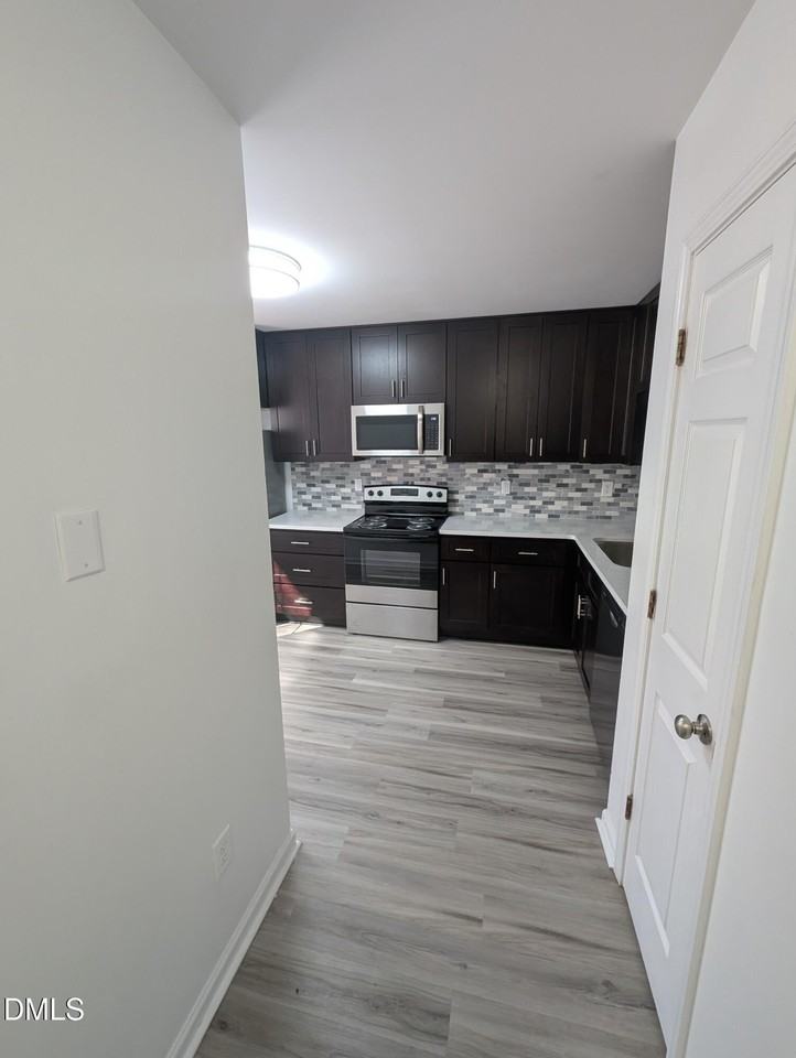 1005 Shades Pl - Photo 4 of 18