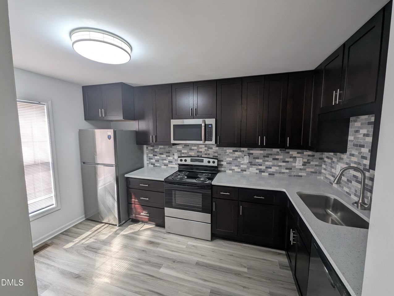 1005 Shades Pl - Photo 5 of 18