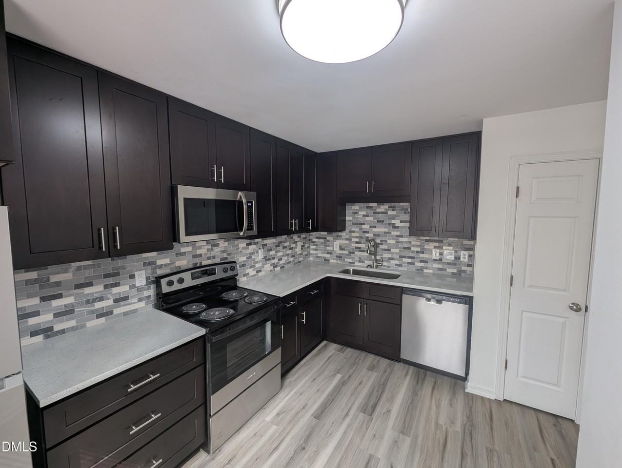 1005 Shades Pl - Photo 6 of 18