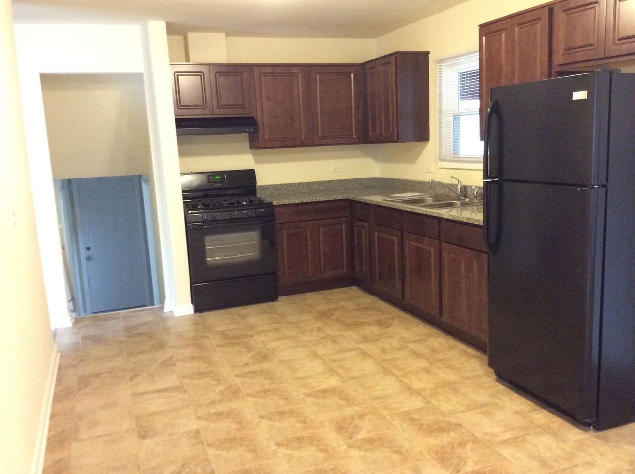 14742 Massasoit Ave - Photo 3 of 14