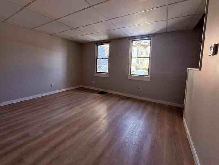 32 Cherry St - Photo 4 of 13