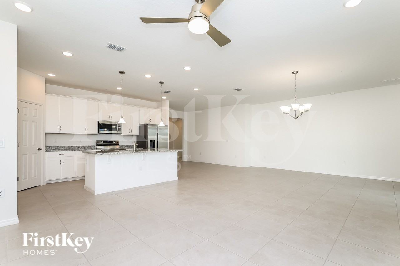 1228 Spokane Pt - Photo 3 of 19