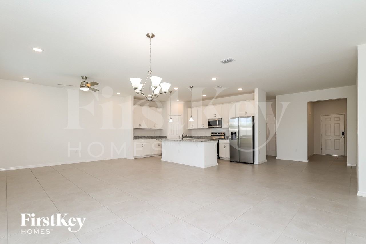 1228 Spokane Pt - Photo 4 of 19