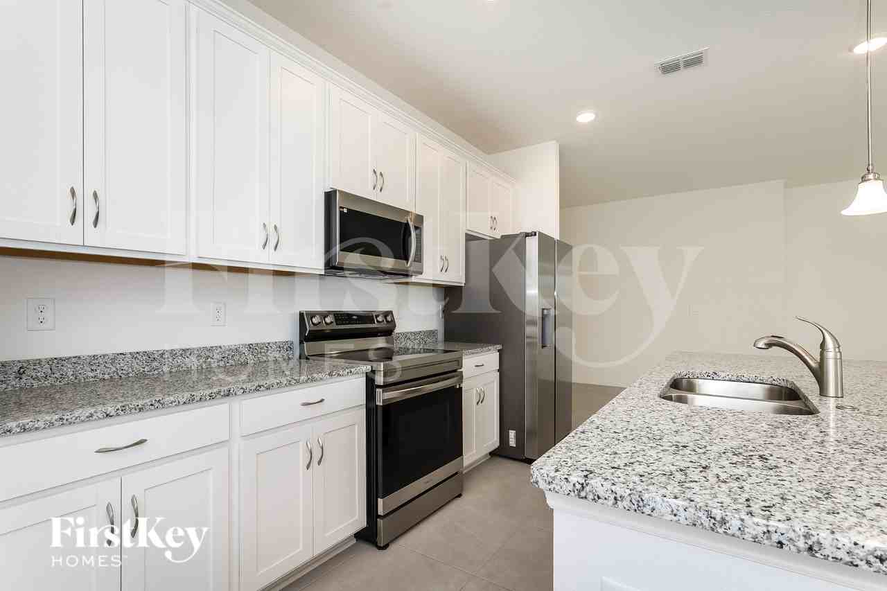 1228 Spokane Pt - Photo 6 of 19