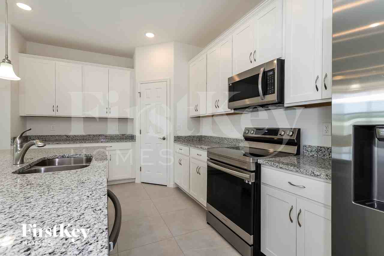 1228 Spokane Pt - Photo 7 of 19