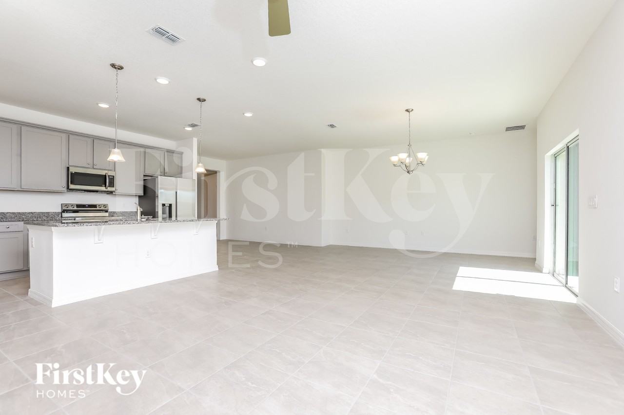 1169 Spokane Pt - Photo 2 of 16