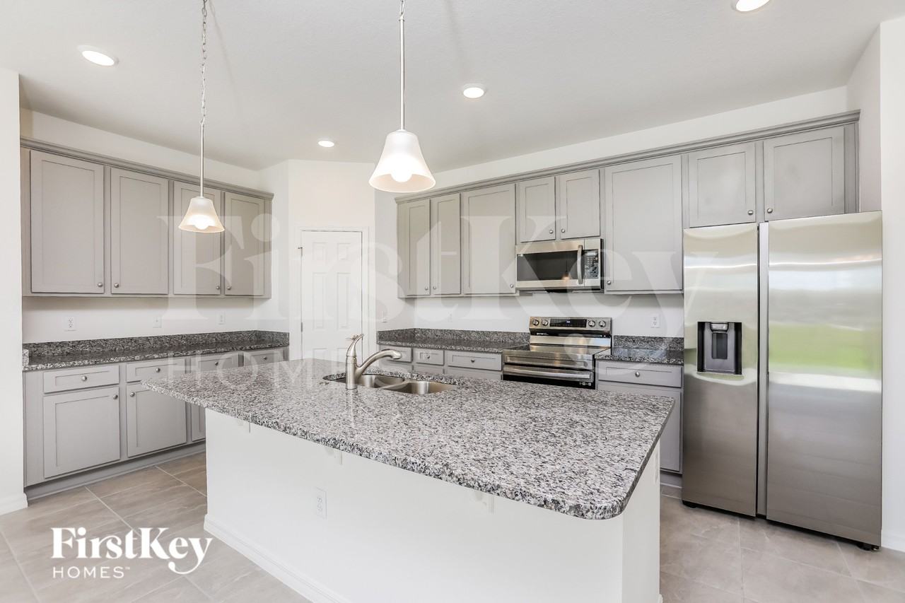 1169 Spokane Pt - Photo 4 of 16