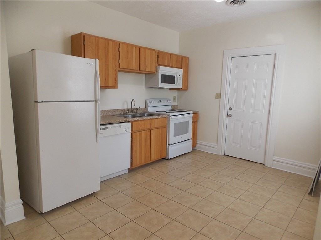 316 S Washington St #B - Photo 2 of 15