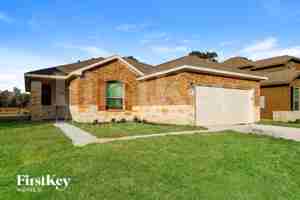 featured image of 14735 Country Club Dr