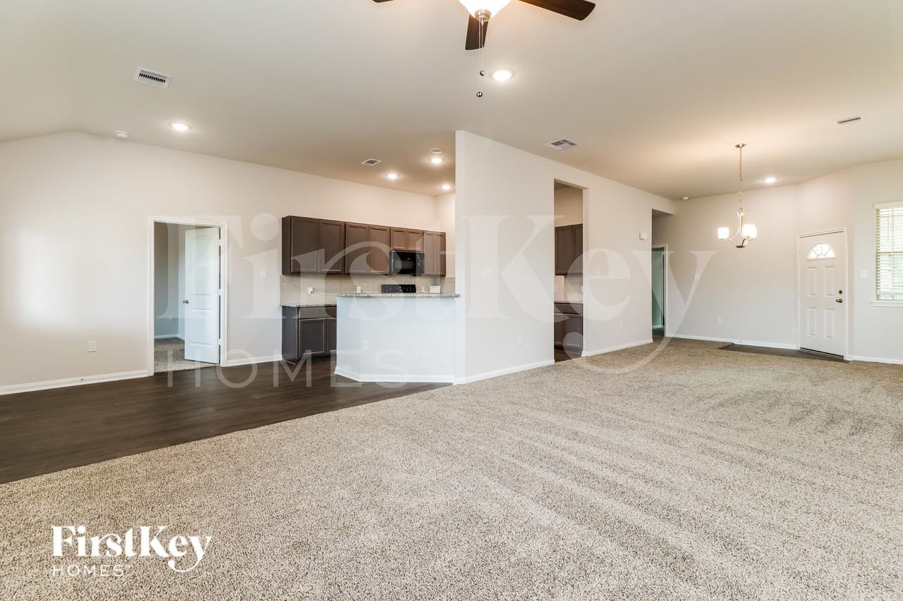 14735 Country Club Dr - Photo 4 of 15