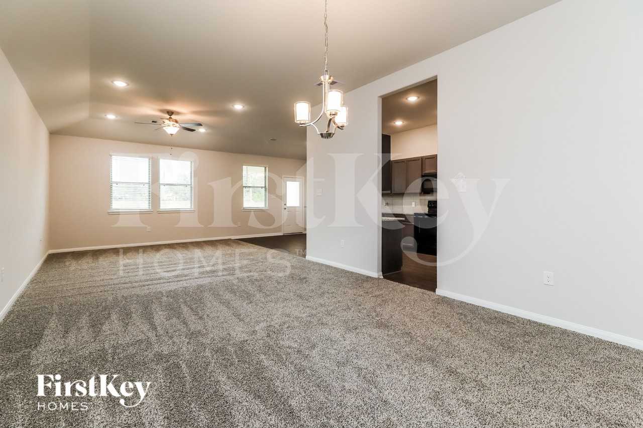 14735 Country Club Dr - Photo 5 of 15
