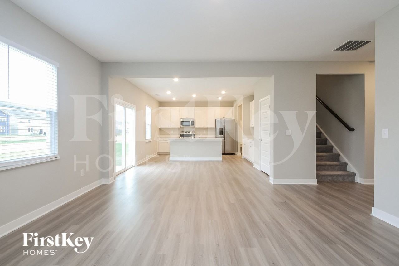 2335 S Carlota Dr - Photo 2 of 15