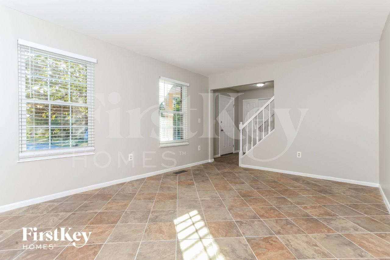 6012 Kingsgate Dr - Photo 3 of 15