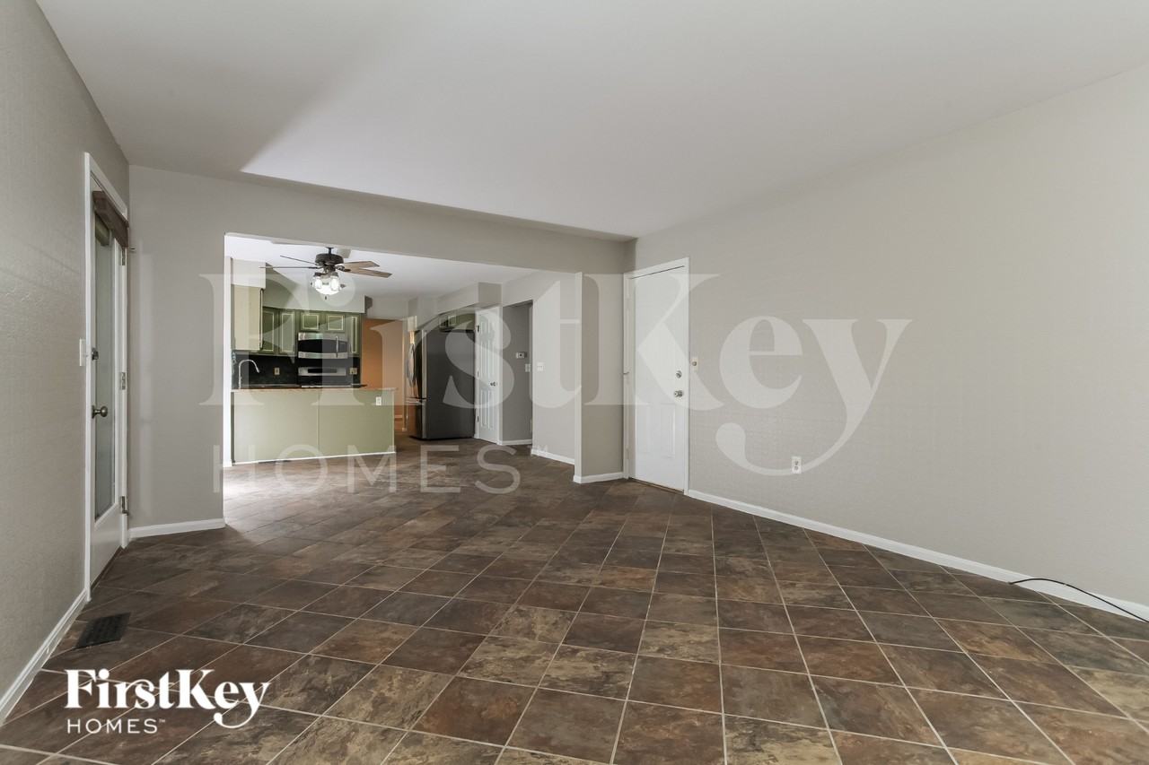 6012 Kingsgate Dr - Photo 5 of 15