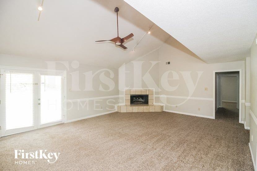 594 Featherwind Cv N - Photo 3 of 15