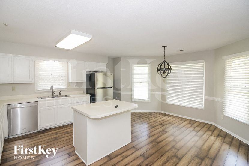 594 Featherwind Cv N - Photo 5 of 15