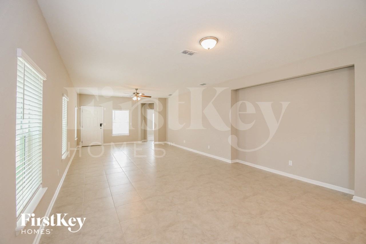 75344 Fox Cross Ave - Photo 2 of 15