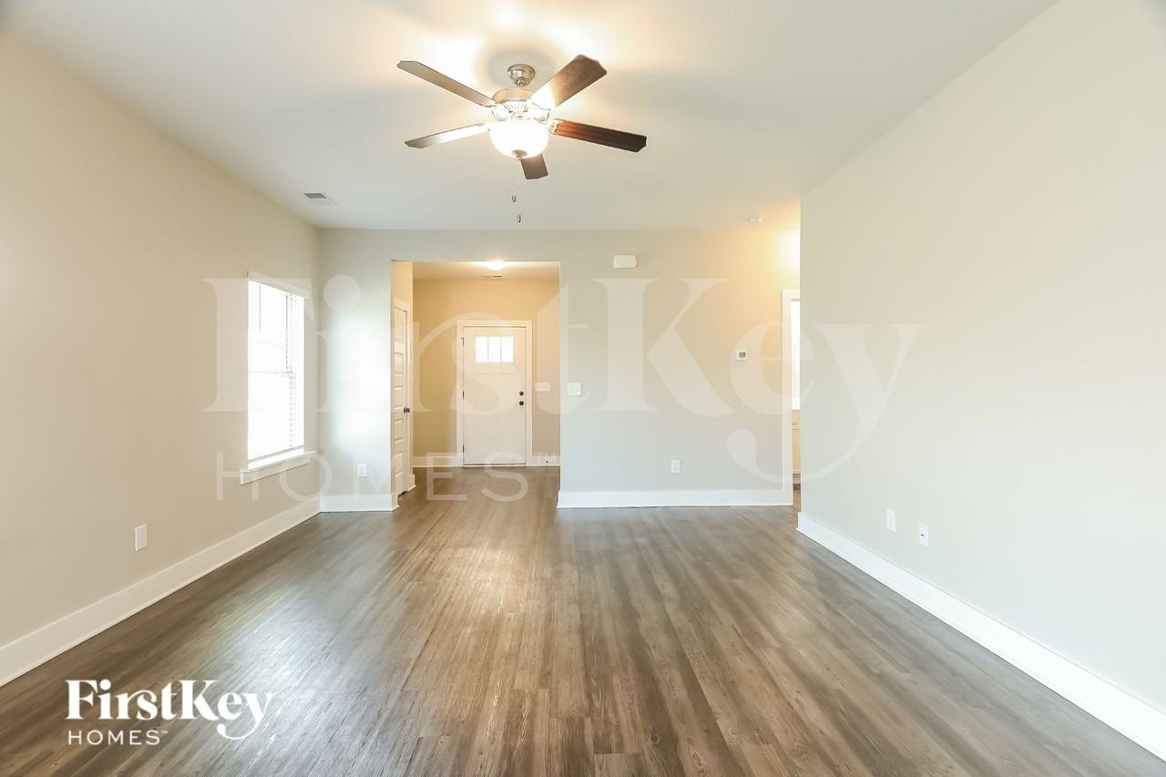 1397 Woodridge Pl - Photo 3 of 15